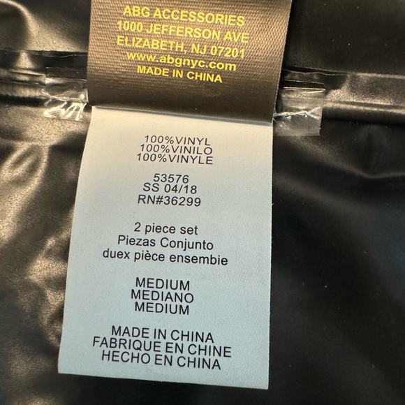 NWOT Boys Batman Rain Jacket Color: Black, Gray And Yellow. Size M Age 4-5 - Picture 2 of 4